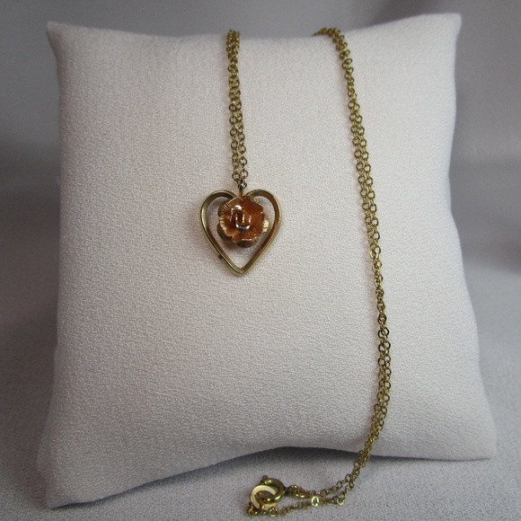 Vintage Feminine Heart and Rose Necklace. - Picture 2 of 5